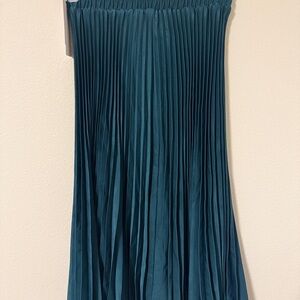 Elegant Teal Pleated Skirt